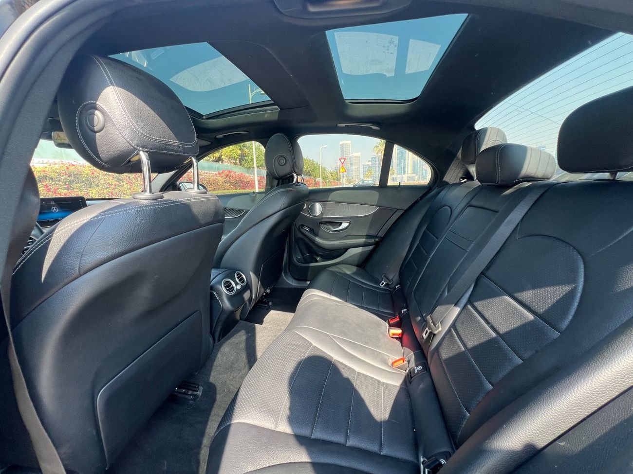 Mercedes-Benz C 300 Premium + 2.0L