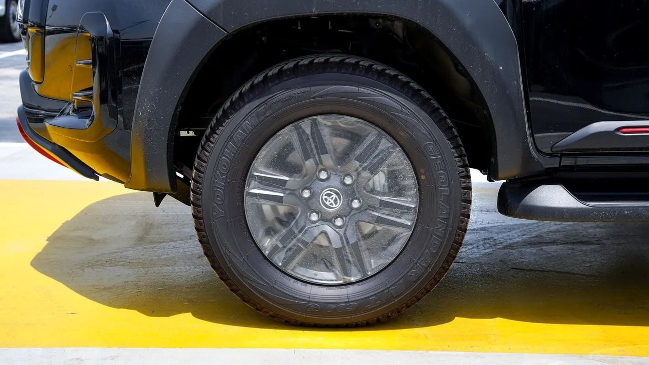 Toyota Hilux SR5 (NON GCC) D/C A/T 4.0L V6 GCC Specs