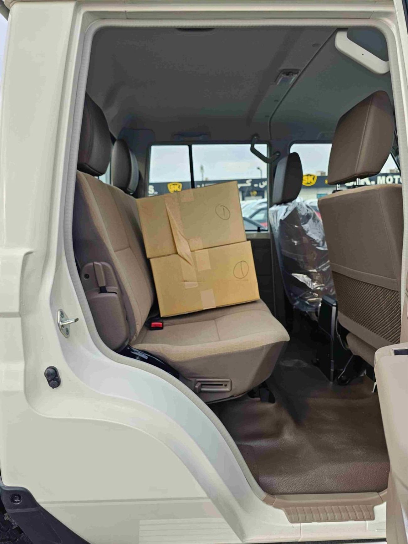 تويوتا لاند كروزر بيك آب LC79 / DOUBLE CABIN / 2.8L V4 DIESEL A/T / SNORKEL / 4WD (CODE # LC79)