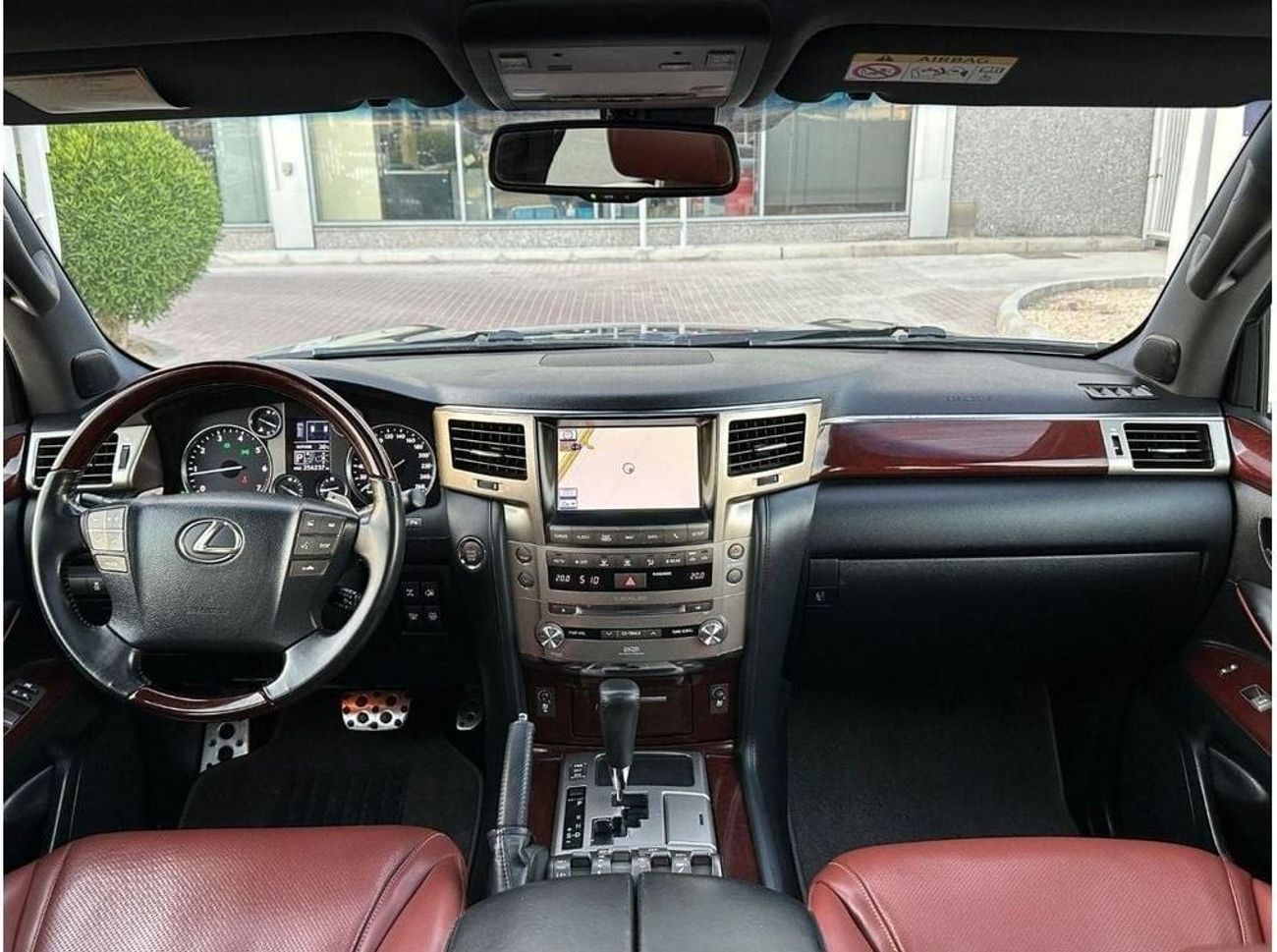 لكزس LX 570 Platinum Signature 5.7L LEXUS LX570s 2014 GCC// ACCIDENTS FREE// FULL OPTIONS// PERFECT CONDITION