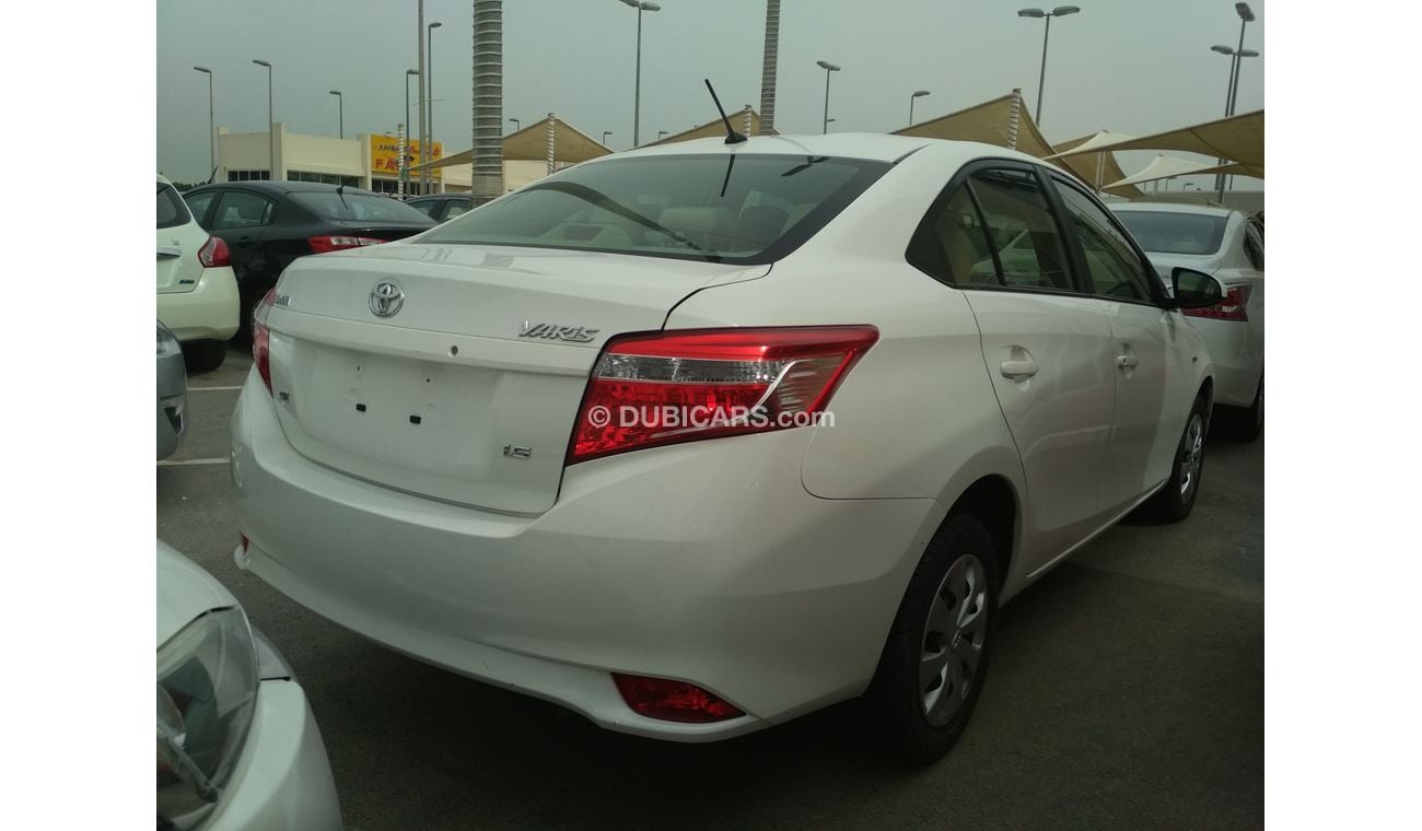 تويوتا يارس 2015 ابيض خليجى حالة ممتازة بدون حوادث بدون صبغ ماشية قليل