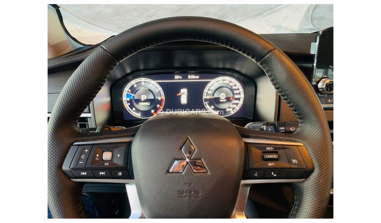Mitsubishi Outlander BRAND NEW MITSUBISHI OUTLANDER GCC SPEC 2.5L SUV 4WD 7 SEATER 5 DOOR DUAL A/C PANORAMIC SUNROOF AVIL