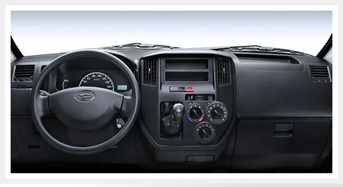 Daihatsu Gran Max interior - Cockpit