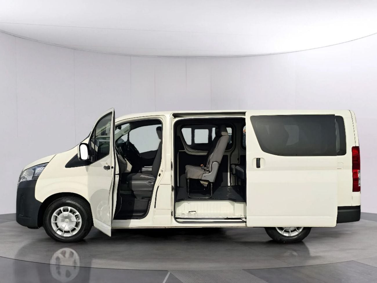 Toyota Hiace High-roof passenger Van DSL 2.8L Diesel Engine Automatic Gear 2WD 11 Deats 5 Doors