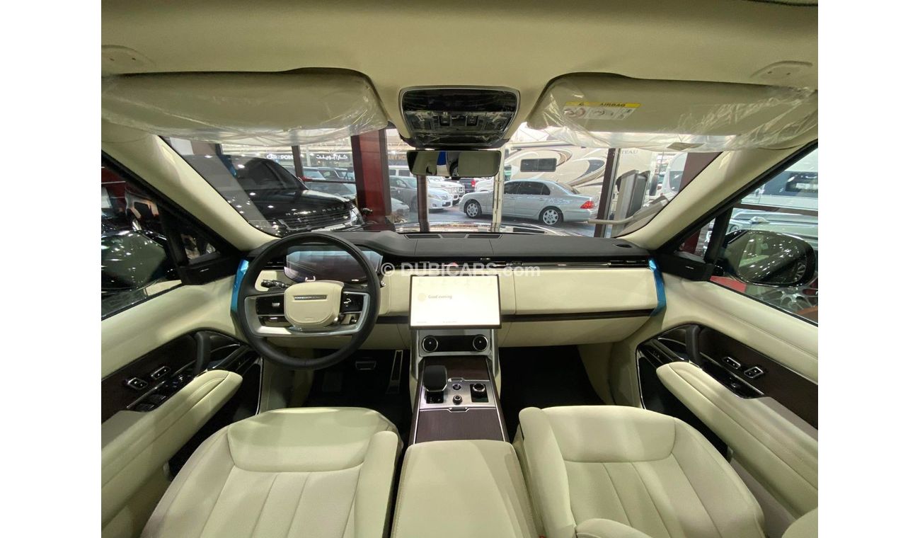 Land Rover Range Rover BRAND NEW GCC SPEC UNDER WARRANTY AND SERVICE CONTRACT