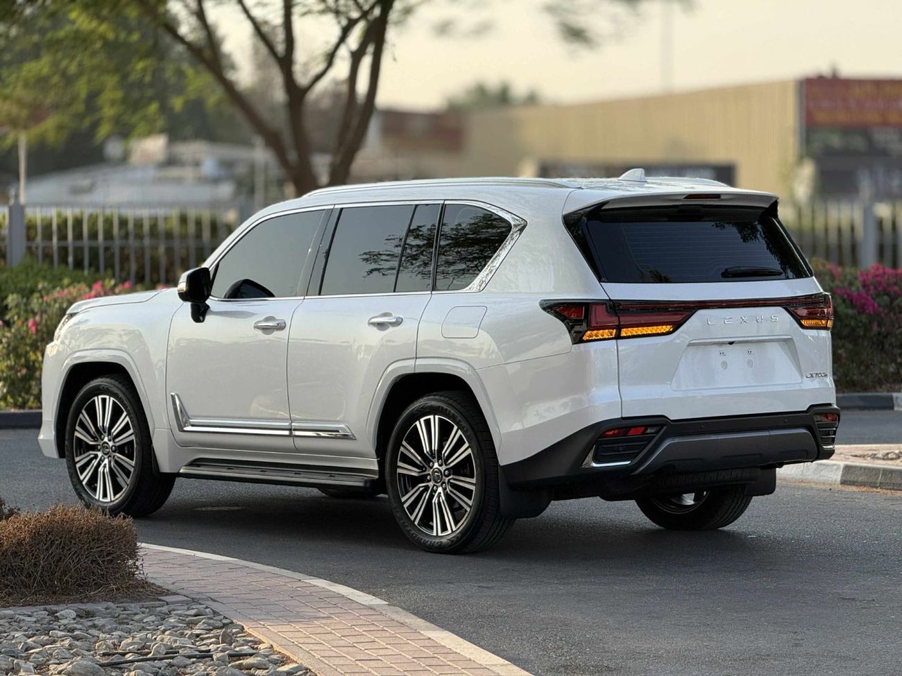 لكزس LX 700h Signature