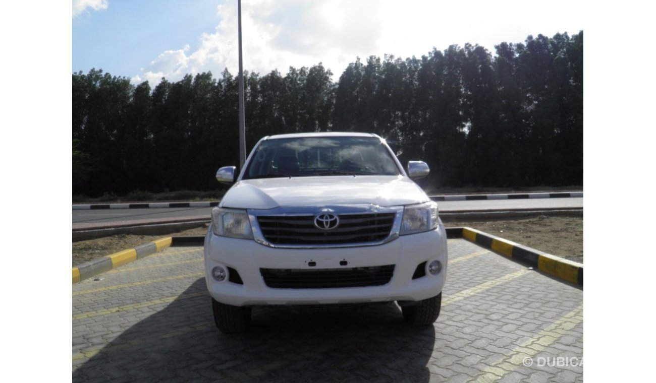 Toyota Hilux 2014 4X4 automatic Ref Ref#711