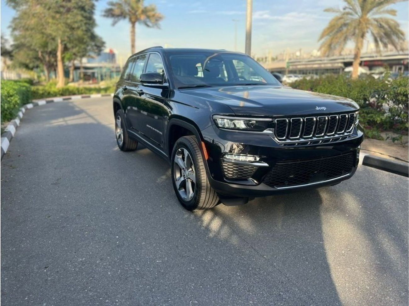 جيب جراند شيروكي Jeep Grand Cherokee  GCC Specs 2024 0 KM EXPORT ONLY.