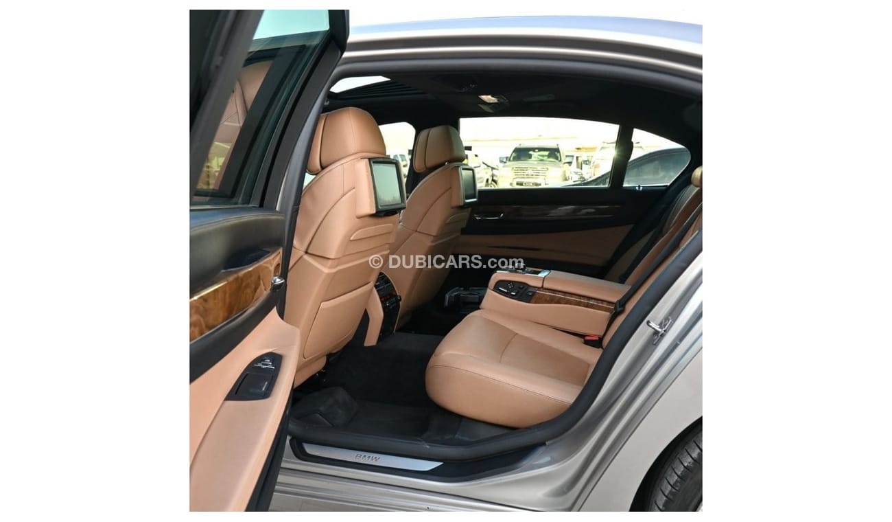 بي أم دبليو 750Li 2012 خليجي بحالة ممتازة بدون حوادث