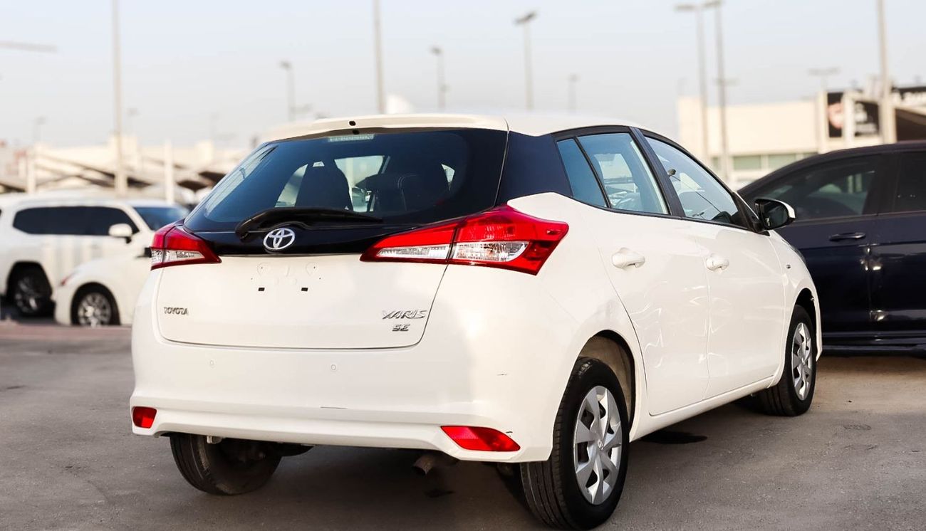 تويوتا يارس سيارة تويوتا ياريس SE (XP130) موديل 2019، هاتشباك بخمسة أبواب، محرك بنزين سعة 1.3 لتر، ناقل حركة أوت