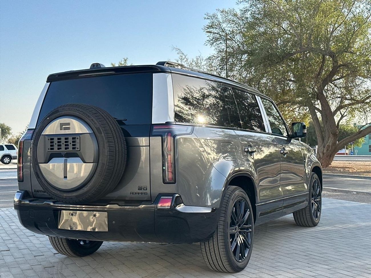 روكس أداماس