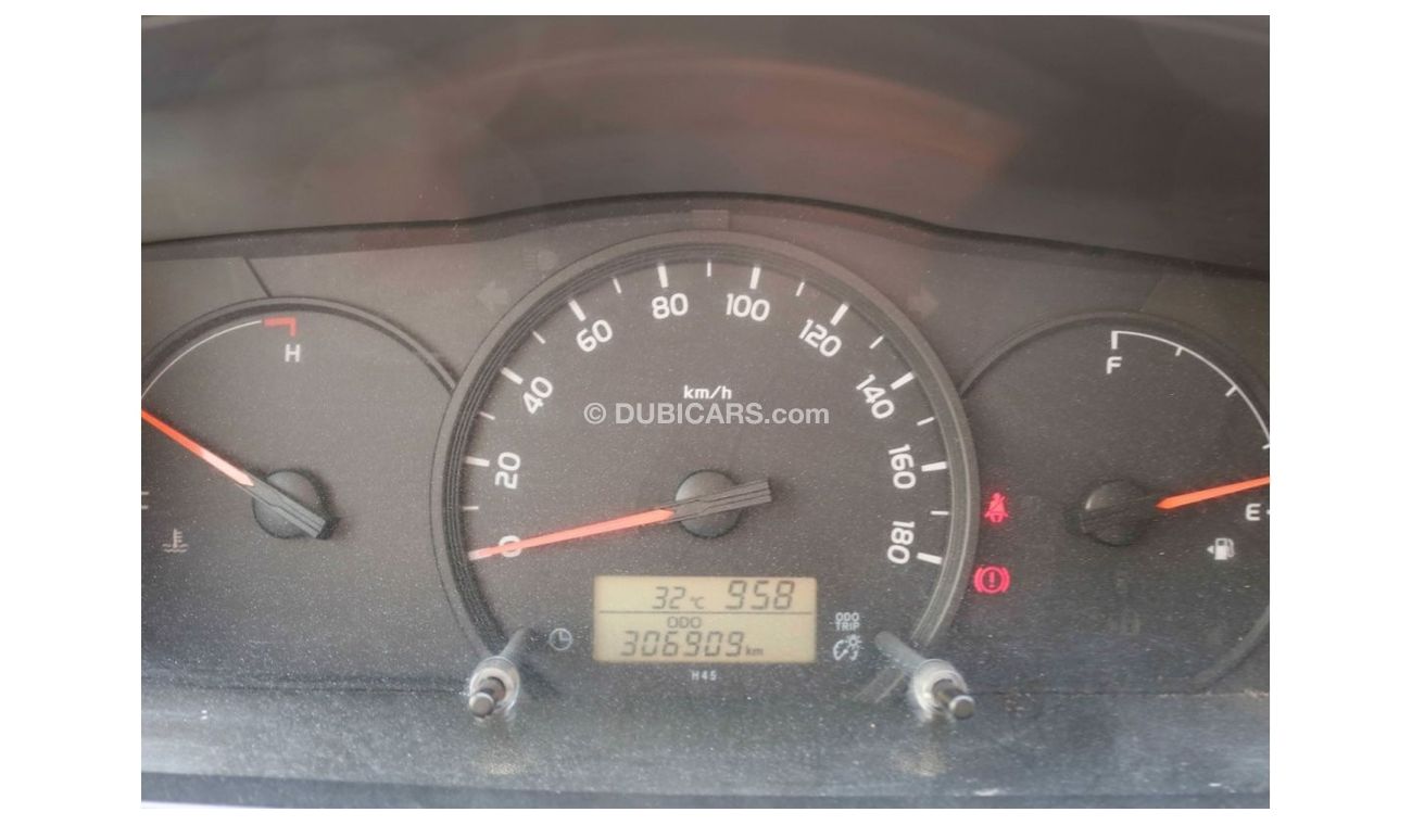 Toyota Hiace 2016 | TOYOTA HIACE MULTIPURPOSE DELIVERY VAN WITH GCC SPECS AND EXCELLENT CONDITION