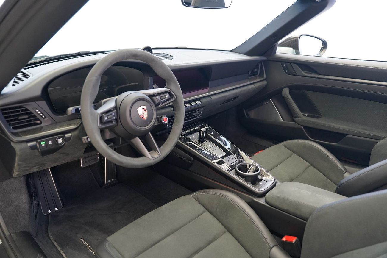 بورش 911 CARRERA GTS CABRIOLET T-HYBRID