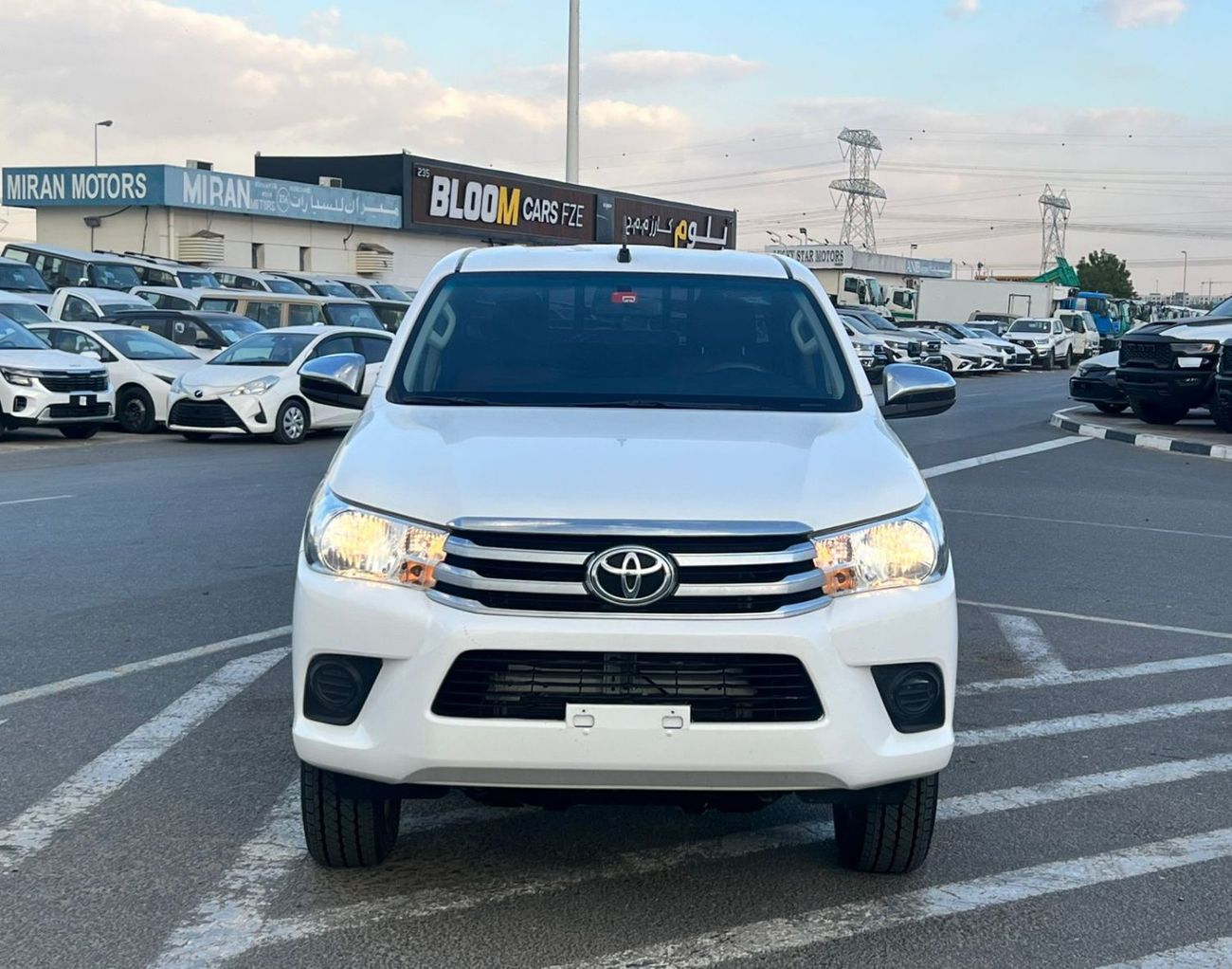 تويوتا هيلوكس 2022 Toyota Hilux GL 2.7L V4 - 4x4 AWD Original Paint - GCC -  Patrol Automatic