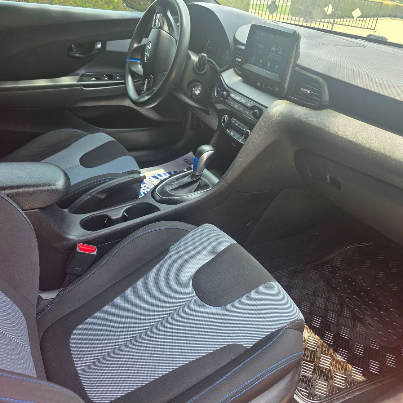 Hyundai Veloster GLS MID
