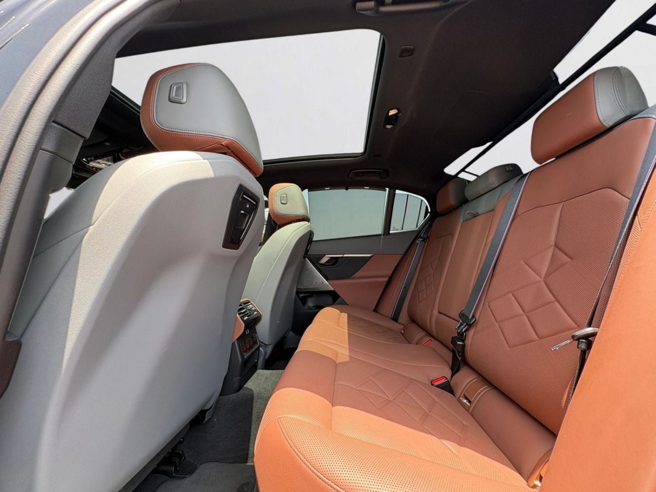 BMW i5 M60 XDRIVE INDIVIDUAL (L · None - Electric Cyl · Automatic · Electric · Sedan · All Wheel Drive · 5 Seats · 4 Door) AED 4,640 P.M | 0% DOWN PAYMENT | BMW i5 M60 xDRIVE | DUAL MOTOR ELECTRIC AWD – 601 HP | FULL AGENCY