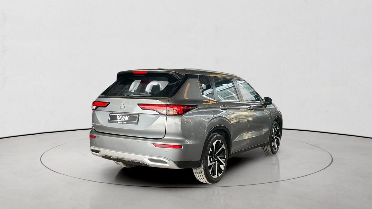 ميتسوبيشي آوتلاندر GLS HIGHLINE 2.5 GLX AUTO 4WD 7SEAT HL SRF | شامل الضمان | 0 ﺪﻔﻋﺓ ﺃﻮﻟﻯ