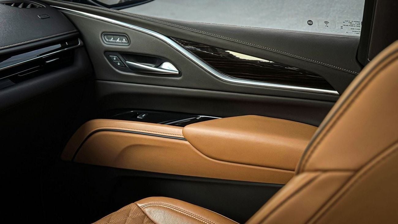 Cadillac Escalade Premium Luxury 6.2L 4WD Premium Luxury - 600 GCC