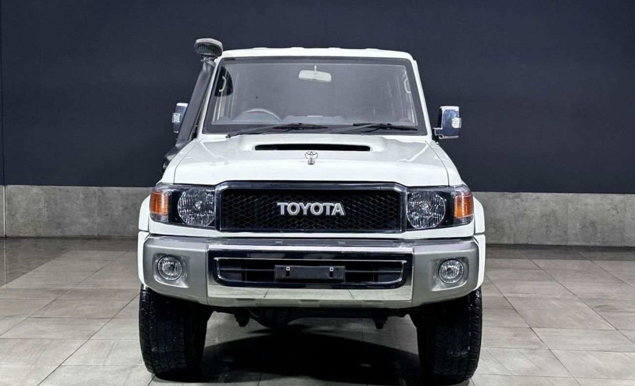 تويوتا لاند كروزر 70 Diesel 4.5 Liter Right Hand Drive Manual Gear Leather Seats