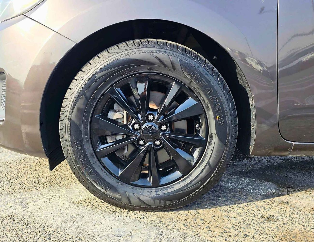 كيا سيدونا LX / V6 / 3.3L / 7 SEATS / ELECTRIC SEATS/ EXPORT ONLY / LOT# 31911