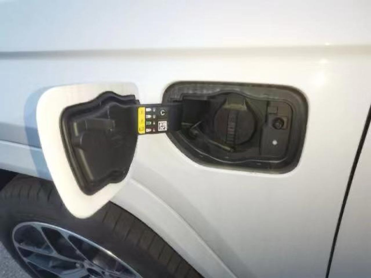 Jeep Cherokee 5 SEATER LIMITED PLUG IN HYBRID ( FOR RE EXPORT ONLY )