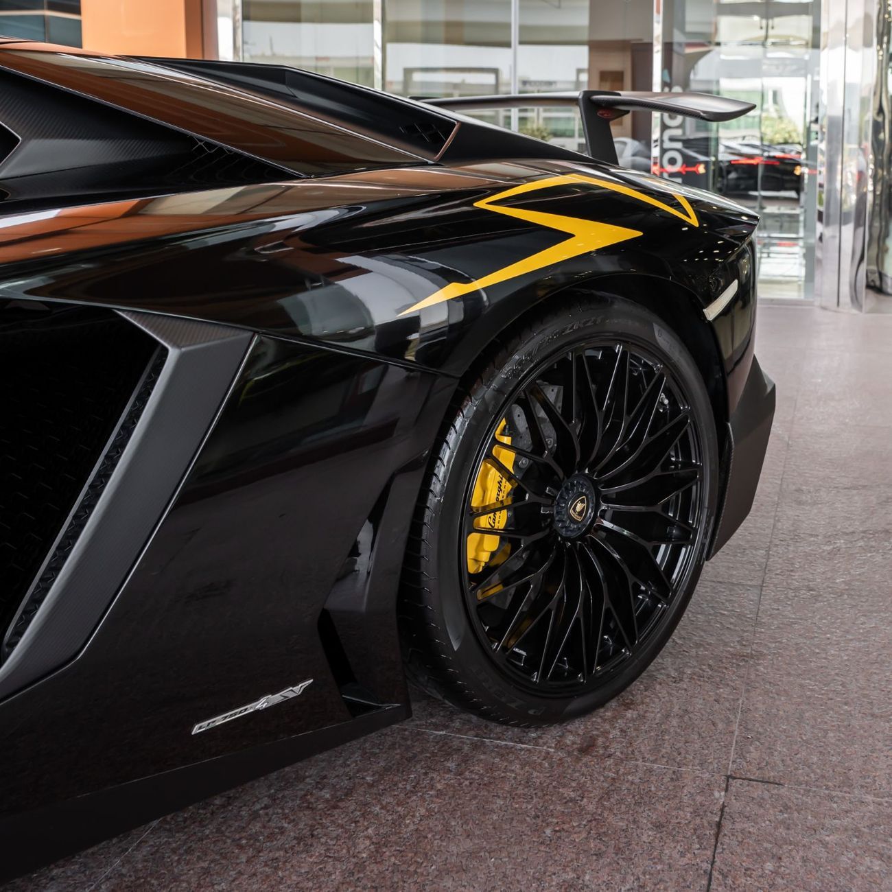 لامبورغيني أفينتادور 2017 LAMBORGHINI AVENTADOR SV GCC DONE ONLY 13,000KM