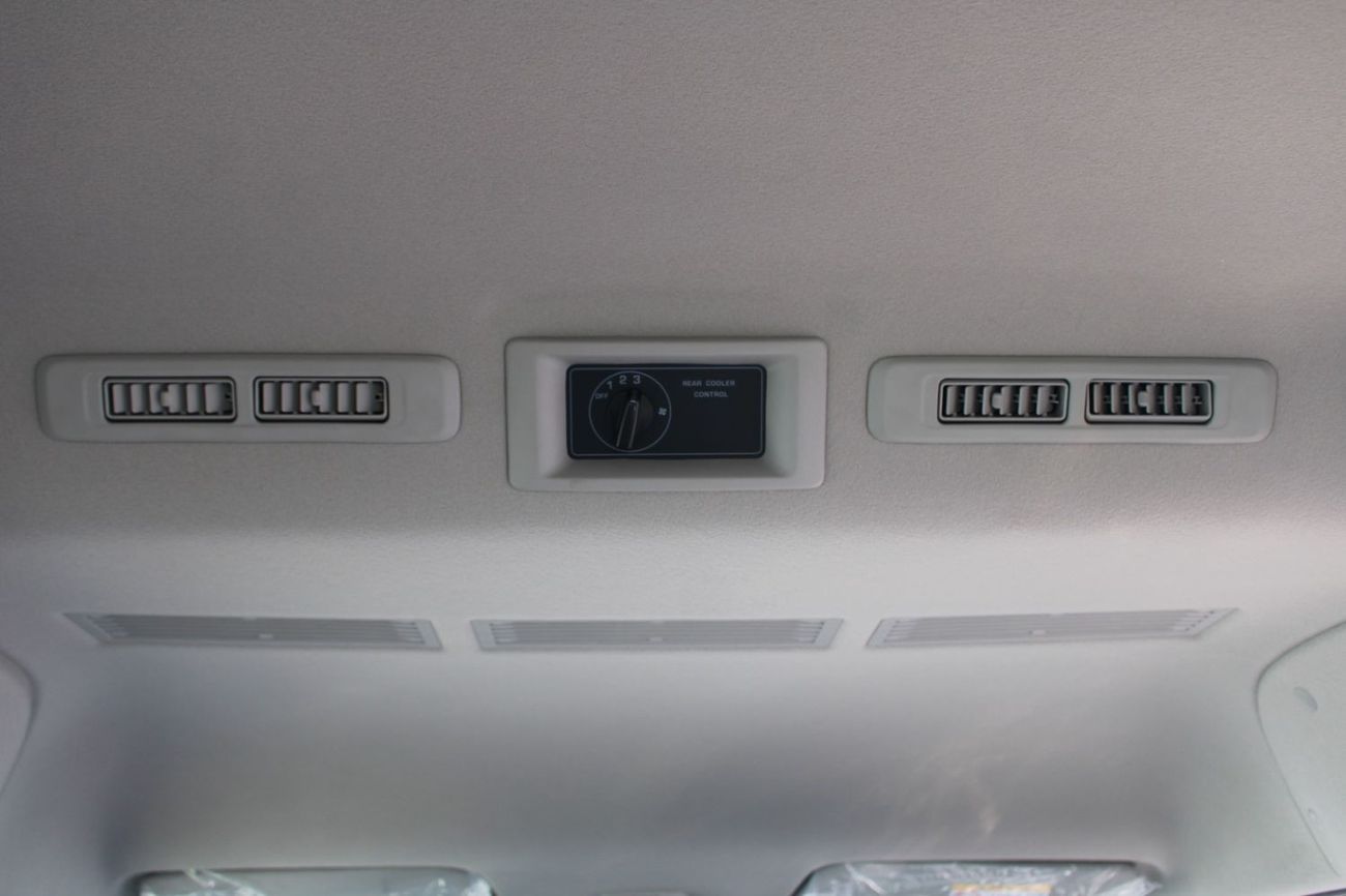 Nissan Urvan LHD - NISSAN URVAN 2.5L DIESEL 15-SEATER HIGH ROOF NARROW BODY DX MANUAL