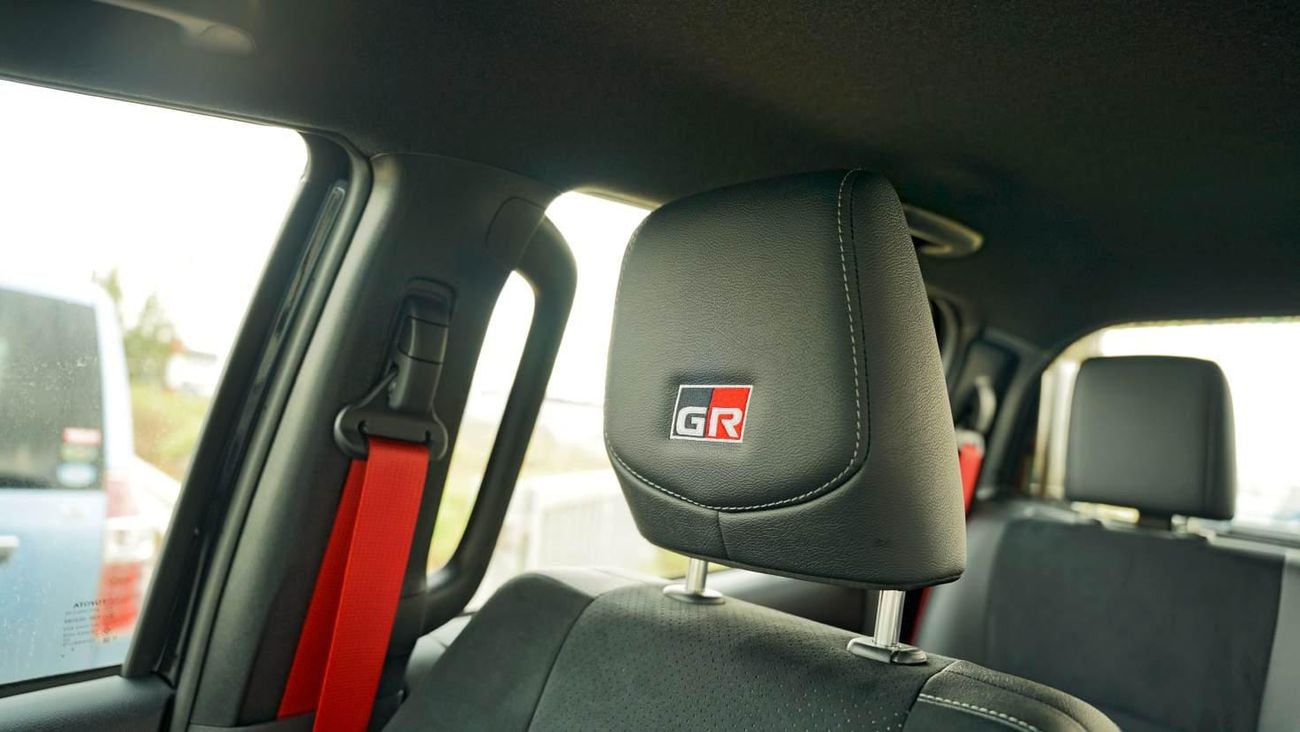 Toyota Hilux 4.0 GR-S AT 4WD  2026 MODEL