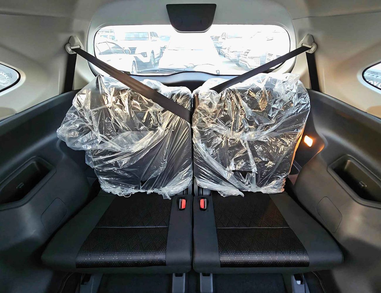 Toyota Veloz 1.5L V4 PETROL, DVD+ CAMERA / SPECIAL PROMOTION (CODE # 69085)