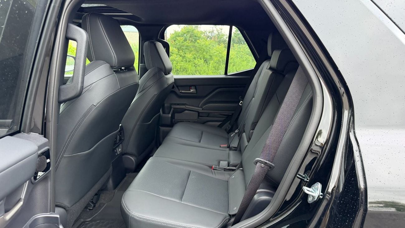 تويوتا فور رنر LIMITED 7-Seater 2.4L