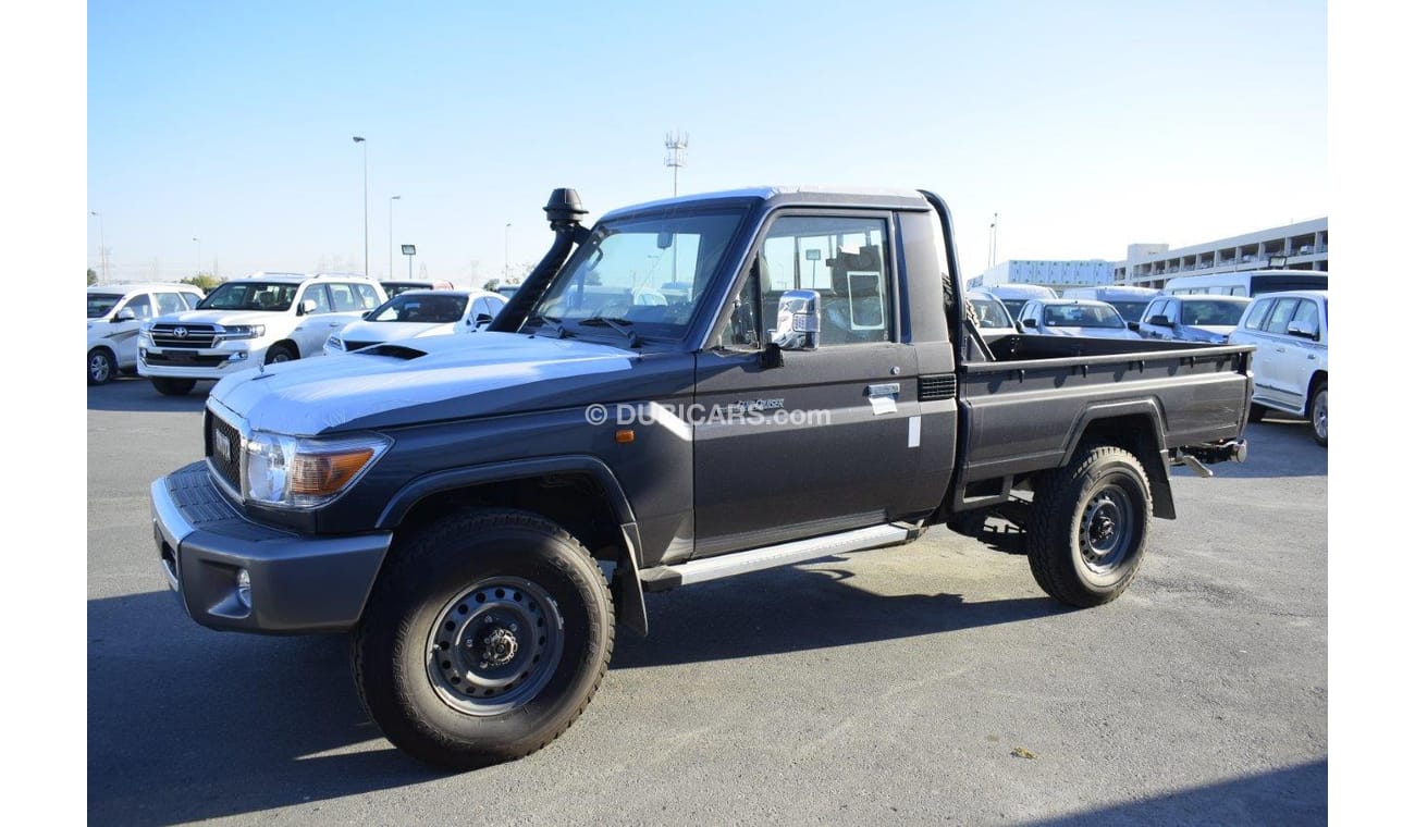 Toyota Land Cruiser Pick Up 79 SINGLE CAB PICKUP V8 4.5L DIESEL MT WITH DIFF.LOCK