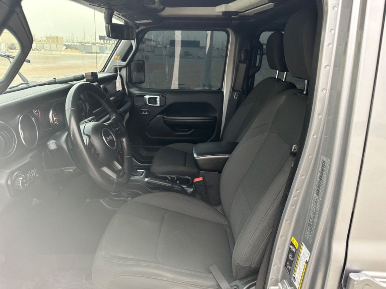 جيب رانجلر MODEL 2021 GCC CAR PERFECT CONDITION INSIDE AND OUTSIDE