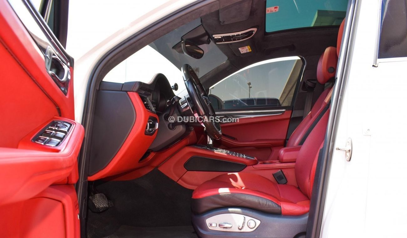 Used Porsche Macan Turbo 2015 for sale in Abu Dhabi 555135