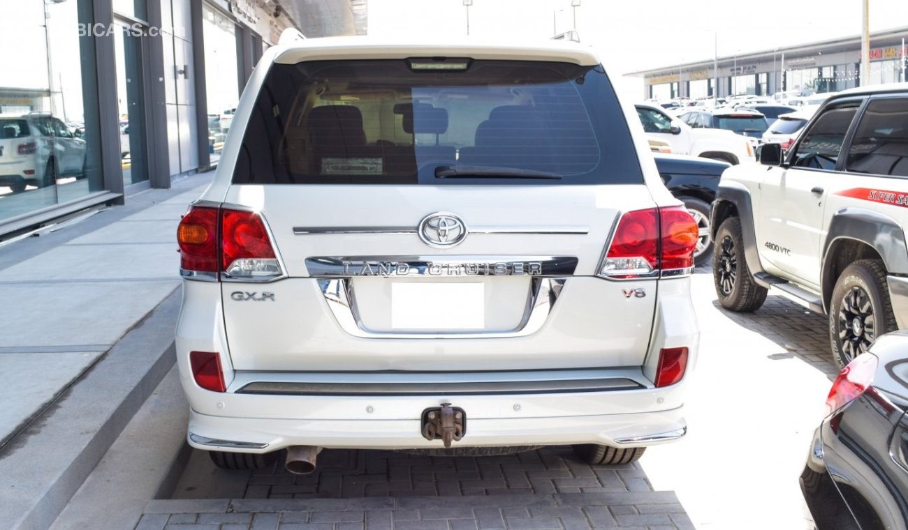 Toyota Land Cruiser GXR V8