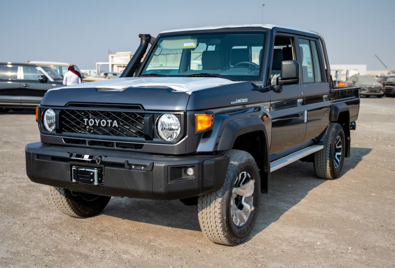 تويوتا لاند كروزر بيك آب 4.0L Pickup | Double Cabin | Automatic | Petrol | 5 Seater | 4 Door |
