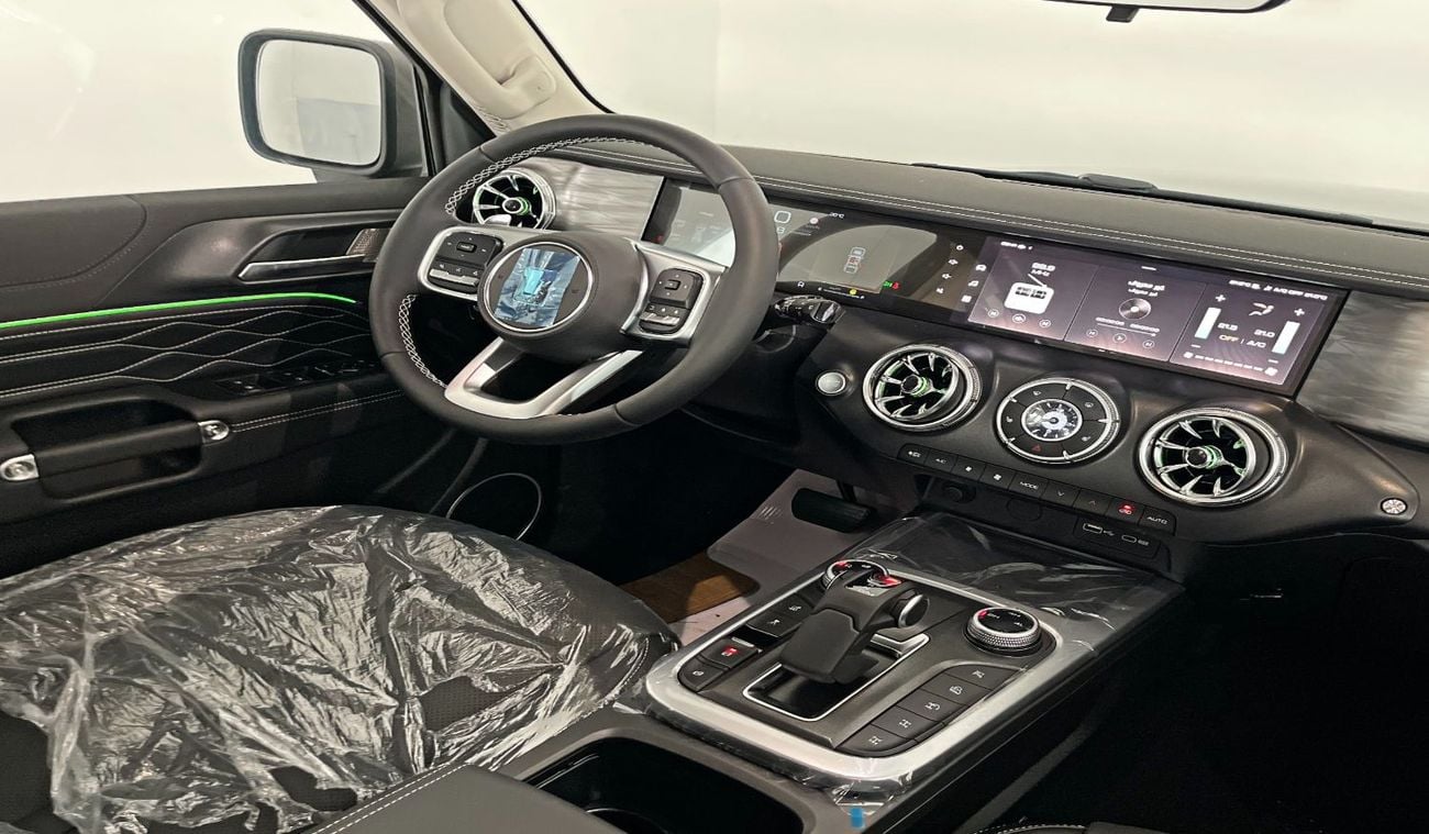 Tank 300 Challenger 2.0T 2L-4CYL 252 horsepower L4 9-speed manual transmission