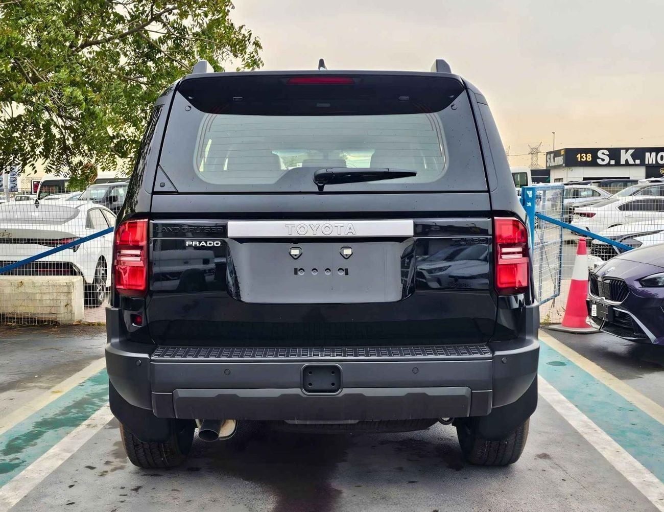 تويوتا برادو TURBO ALL ROUNDER / 2.8L DIESEL V4 / DIFFLOCK / SUNROOF / COOL BOX (CODE # P28AR2)