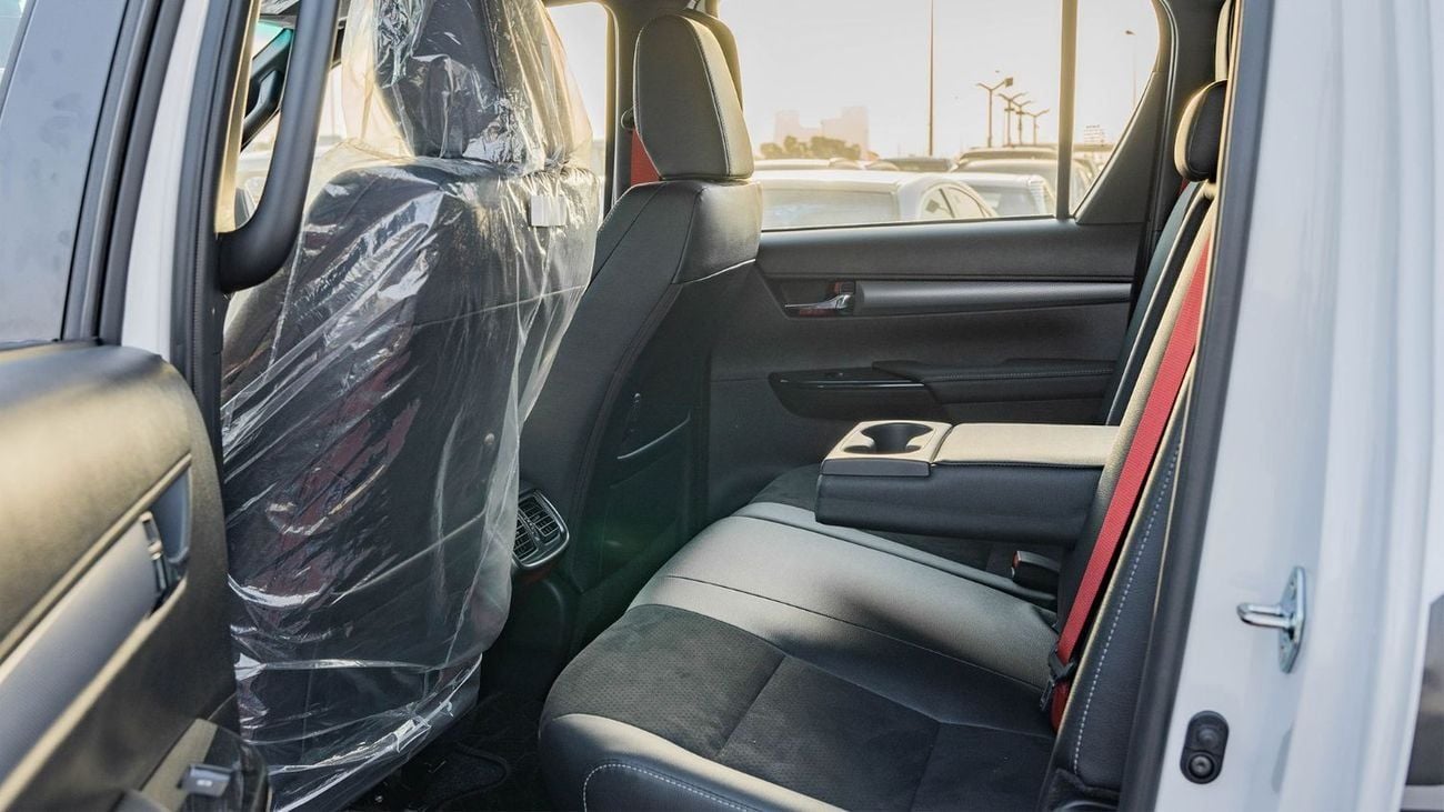 تويوتا هيلوكس 2024 Toyota Hilux GR-Sport 4.0L AT Petrol (White)