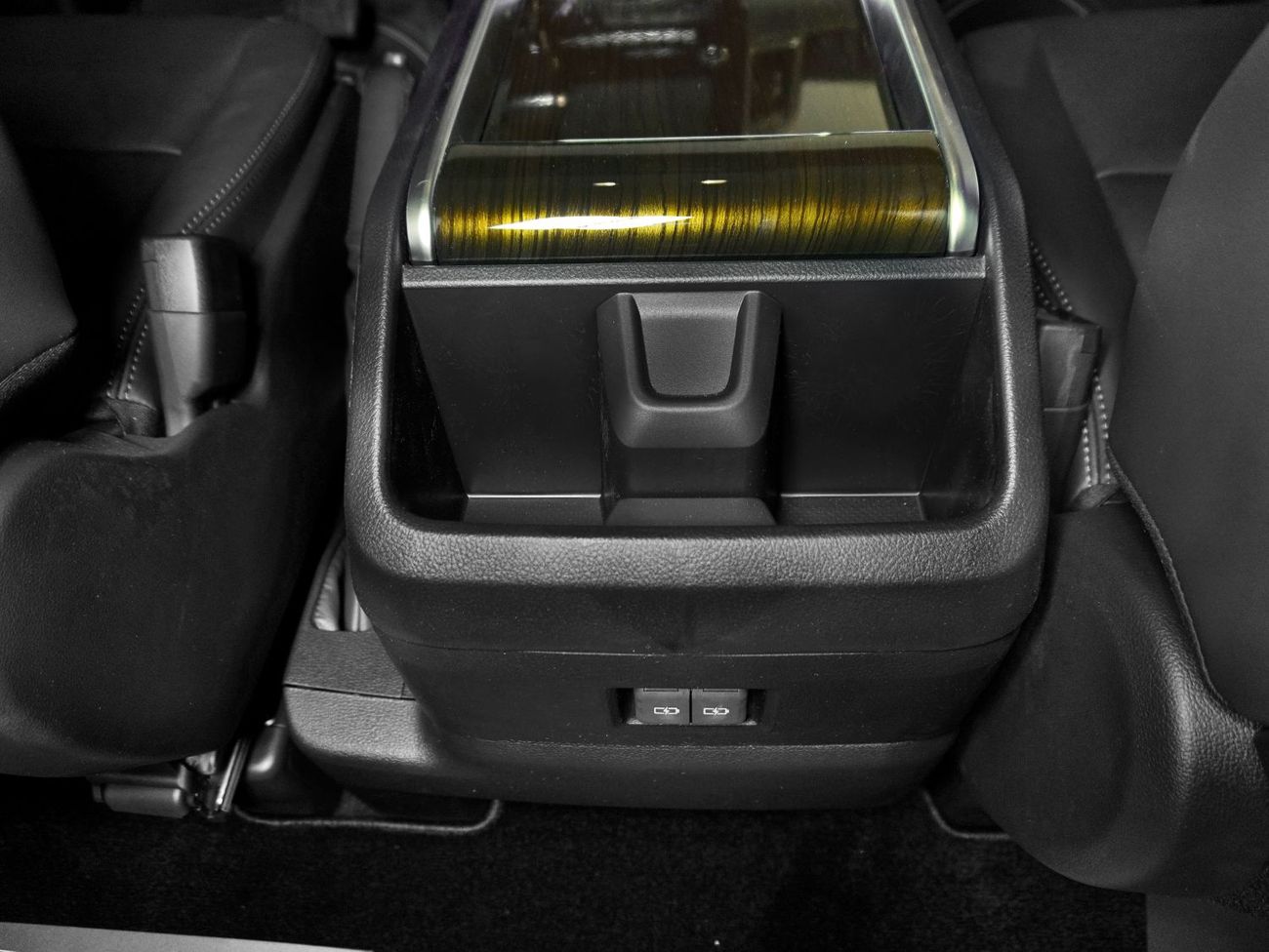 Toyota Granvia Dubai Registration | 2026 | 3 Years Agency Warranty  Service Contract