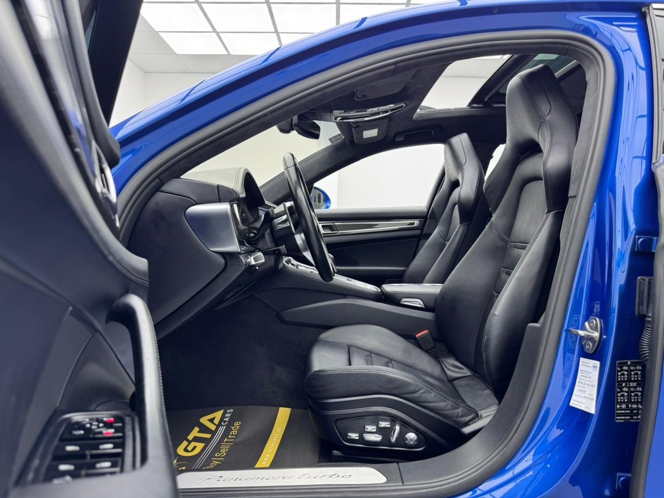 Porsche Panamera Turbo 4.0L RWD 2017 Porsche Panamera Turbo, Porsche Full Service History, Excellent Condition, GCC