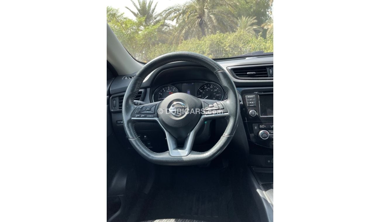 Nissan Rogue Nissan Rogue   (USA _ SPEC) - 2018 - VERY GOOD CONDITION