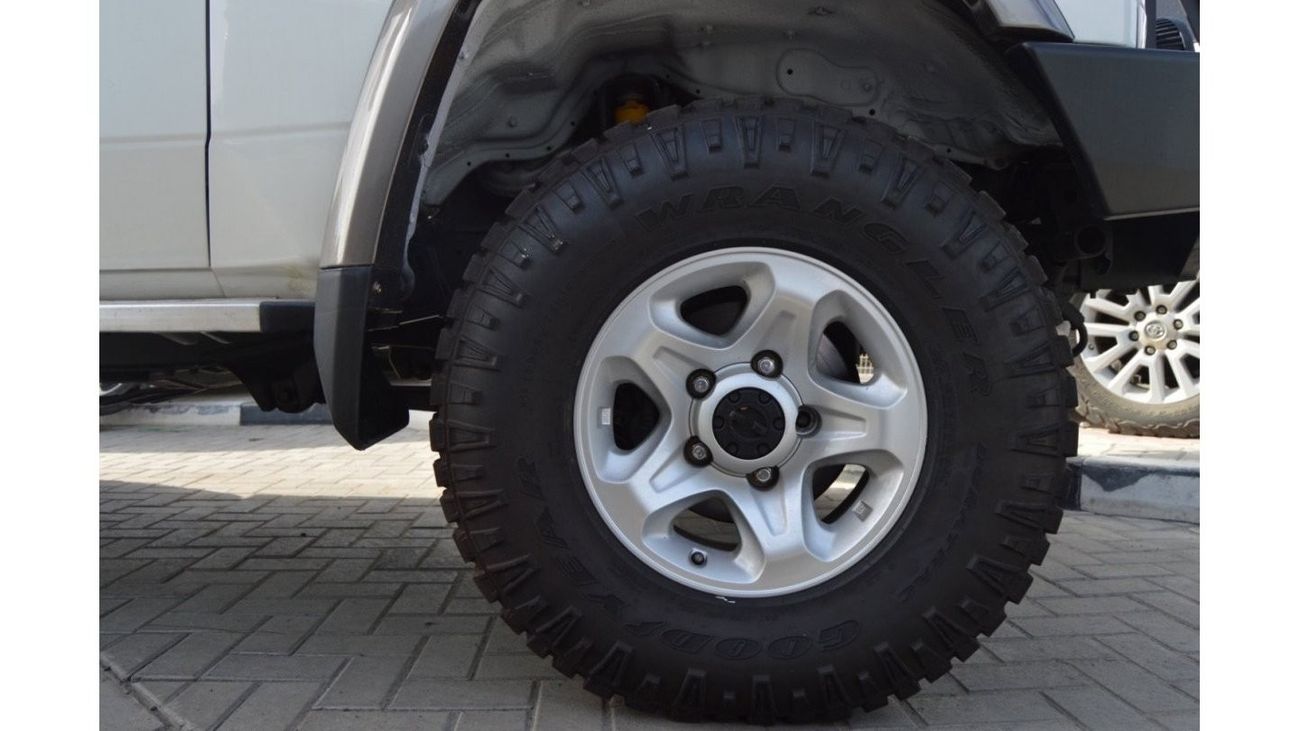 تويوتا لاند كروزر 70 Clean car Diesel engine