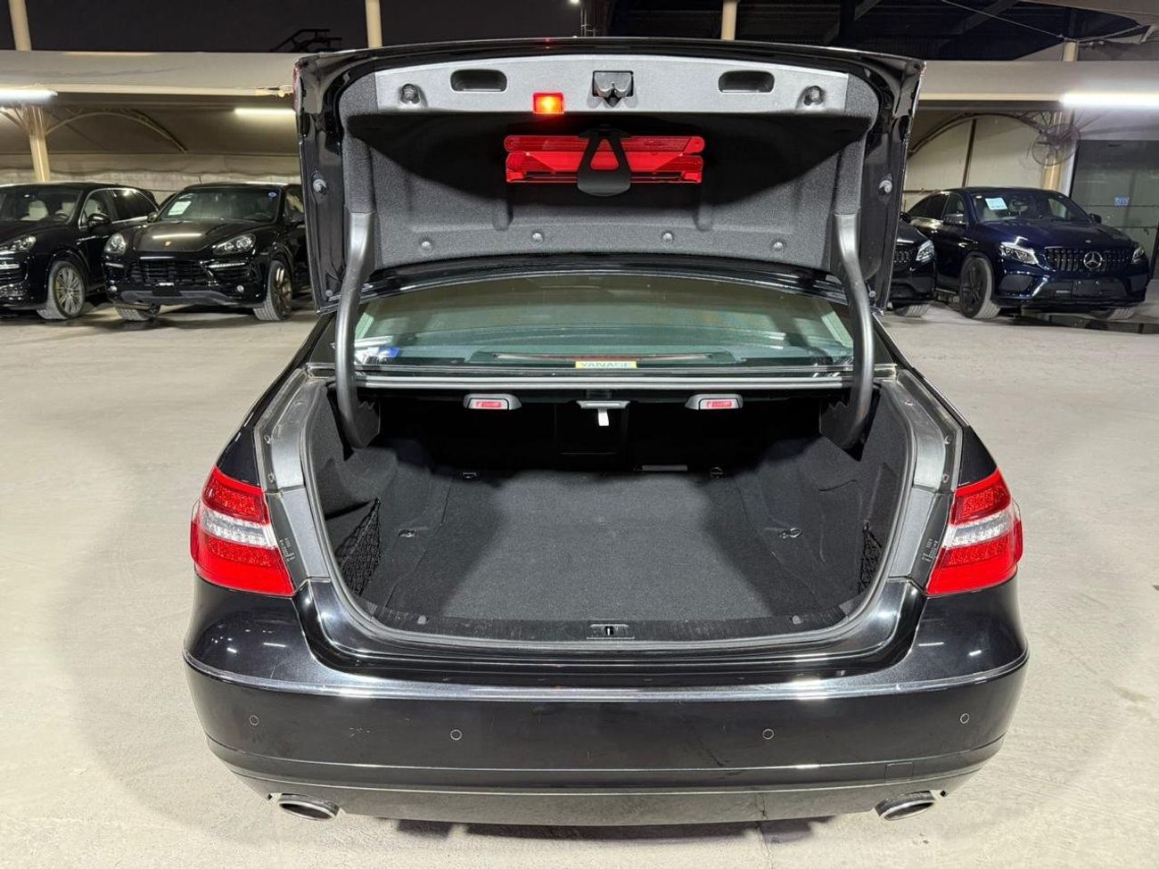 Mercedes Benz E350 3.5L | FULL SERVICE HISTORY| BLACK LEATHER SEATS | PUSH START