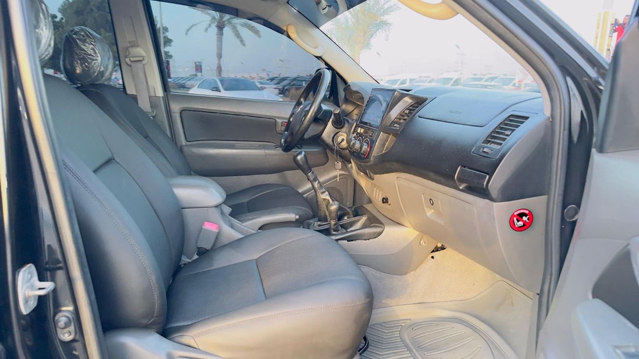 Toyota Hilux DOUBLE CABIN | LHD | 3.0L DIESEL ENGINE | 2015 | PREMIUM SPORTS BAR WITH BASKET