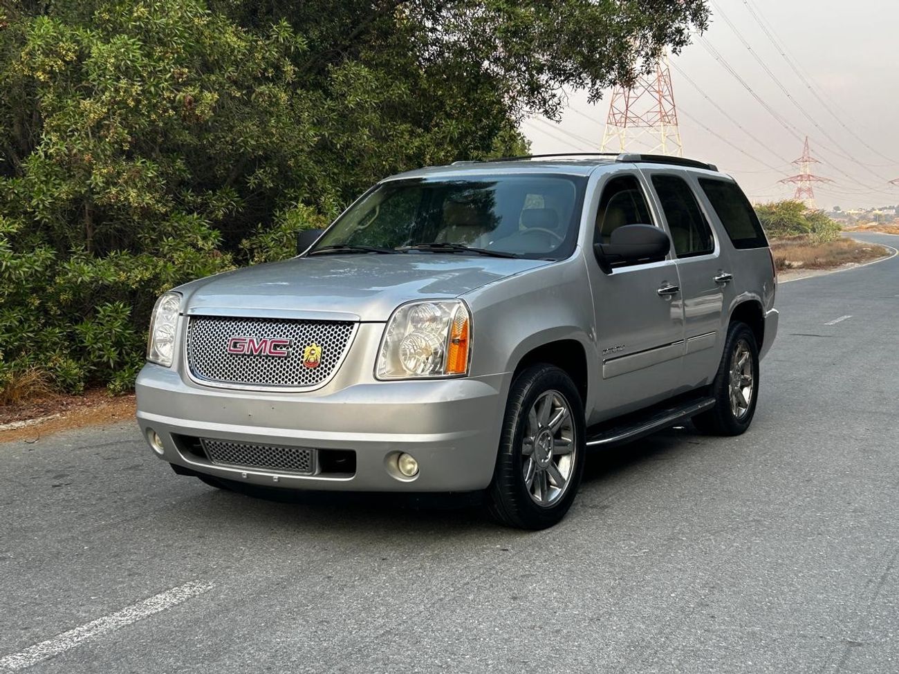 GMC Yukon Denali 6.2L (9 Seater)