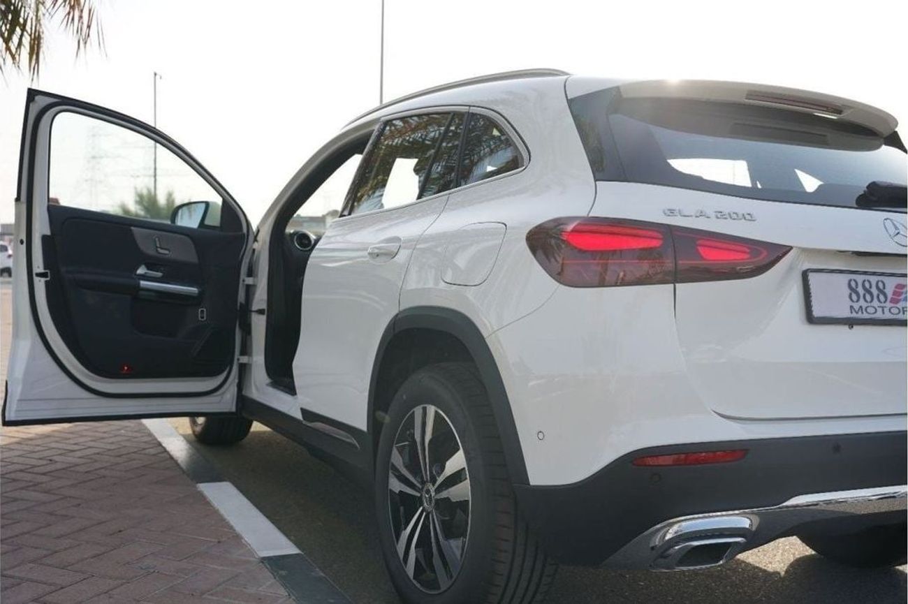 مرسيدس بنز GLA 200 2025 Mercedes-Benz Gla200 1.3 L with 360 Camera and ambient lighting