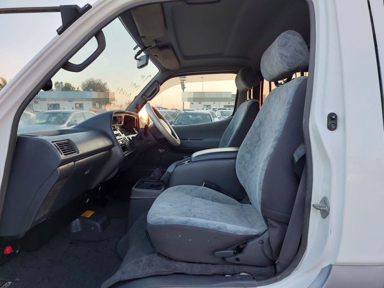 Toyota Hiace TOYOTA HIACE VAN RIGHT HAND DRIVE(PM02151)