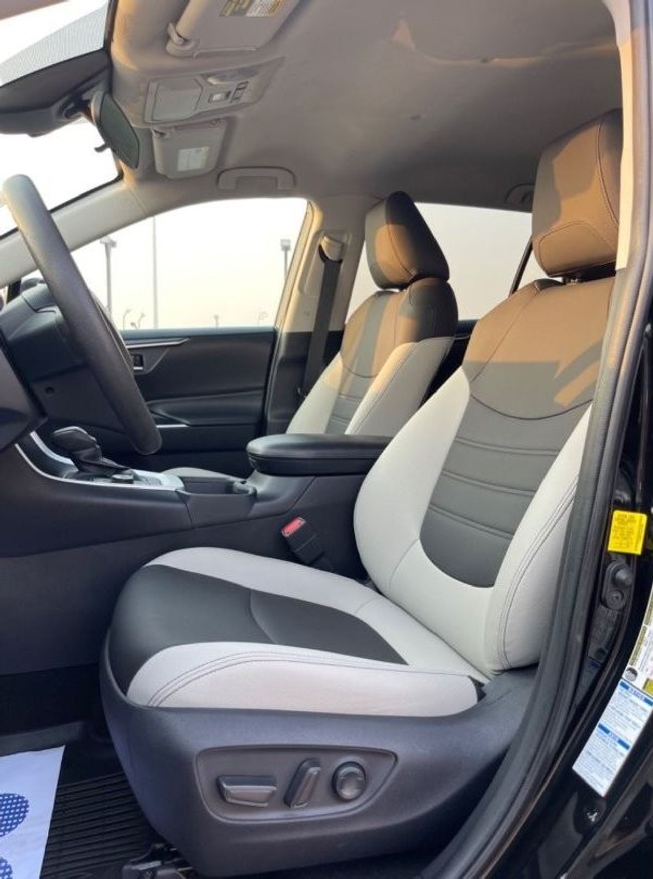 تويوتا راف ٤ 2020  TOYOTA RAV4 XLE HYBRID 4x4 IMPORTED FROM USA