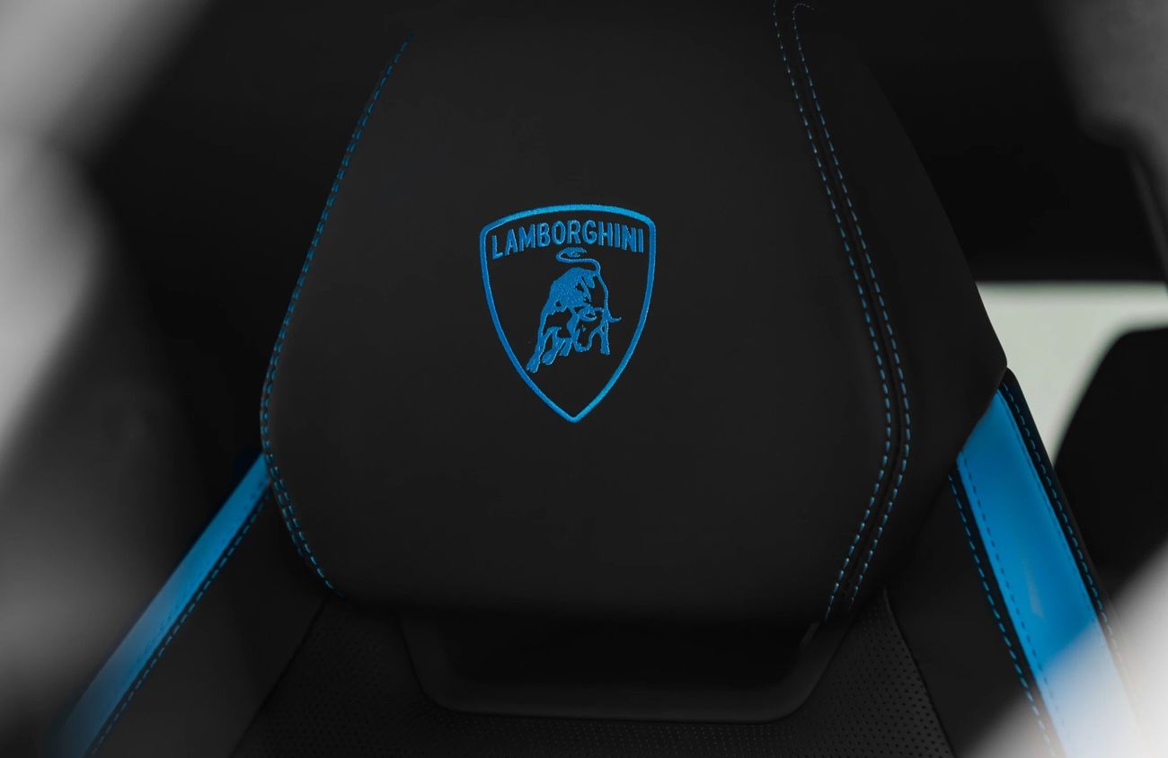 لامبورغيني اوروس 4.0L V-8 Twin-Turbocharged Engine + eMotor