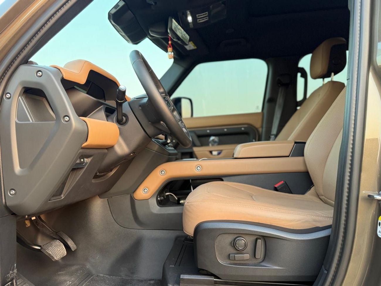 Land Rover Defender P400 110 X-Dynamic HSE 3.0L (5 Seater)